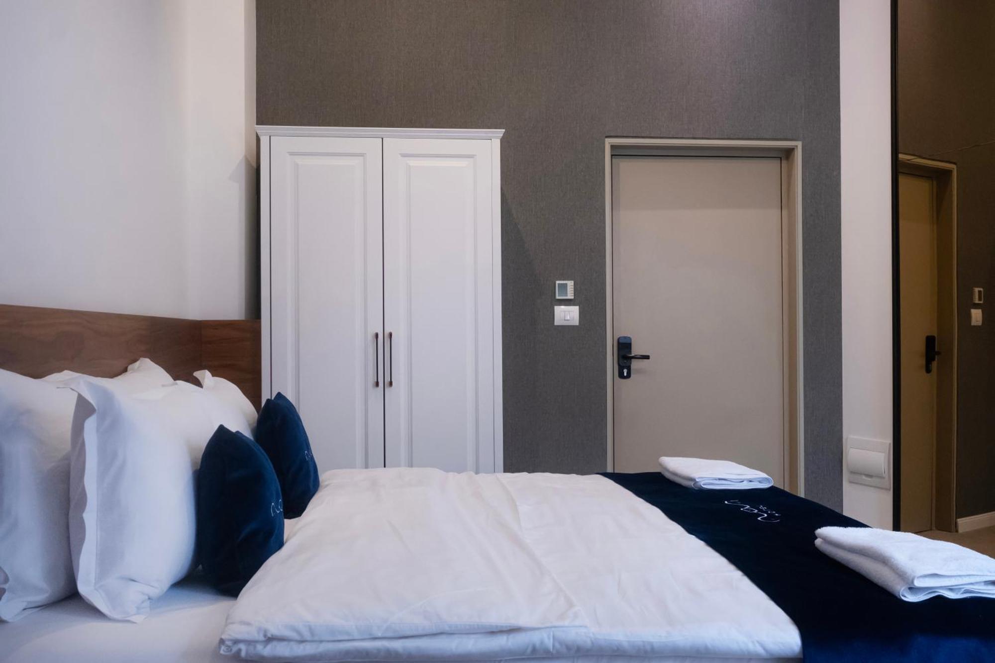 Nam Hotel Призрен Экстерьер фото