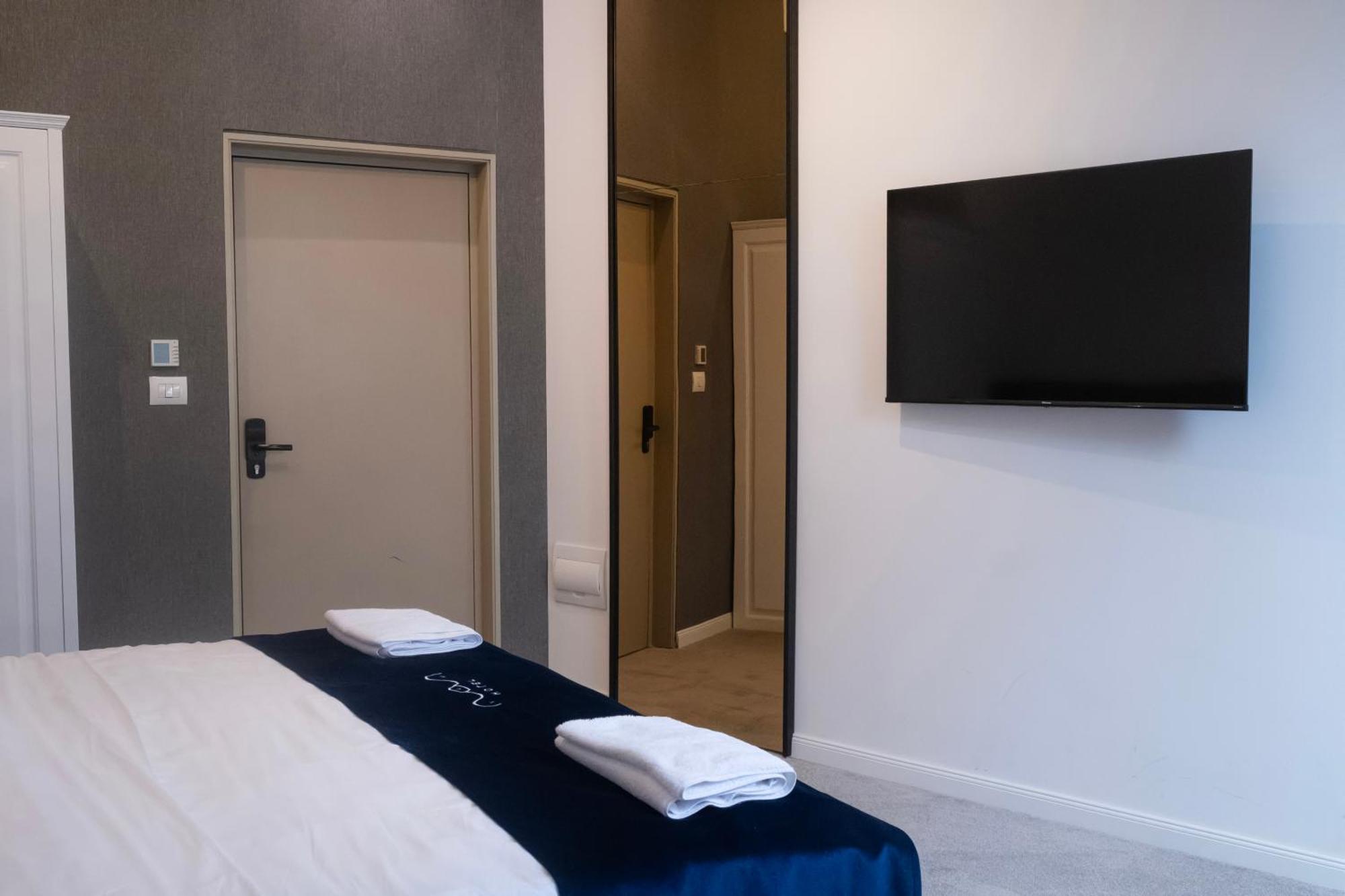 Nam Hotel Призрен Экстерьер фото