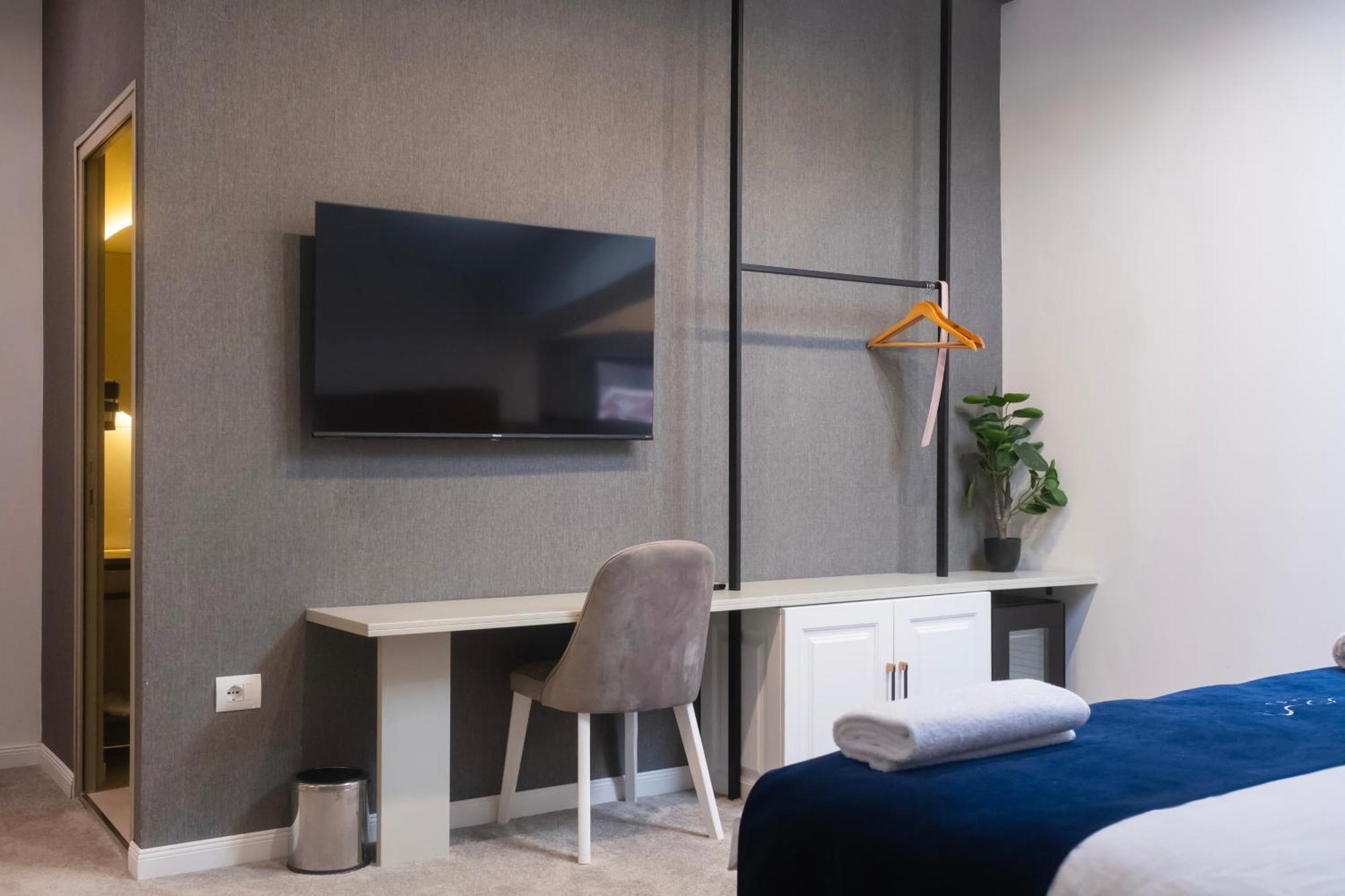 Nam Hotel Призрен Экстерьер фото